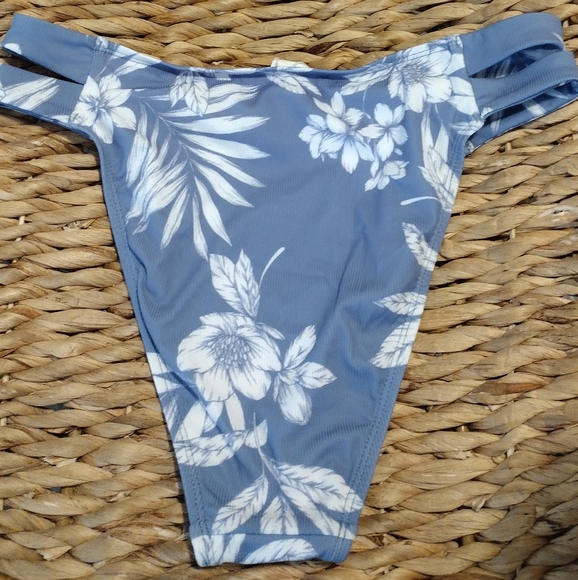 Cupshe blue and white bikini set - Picture 11 of 11